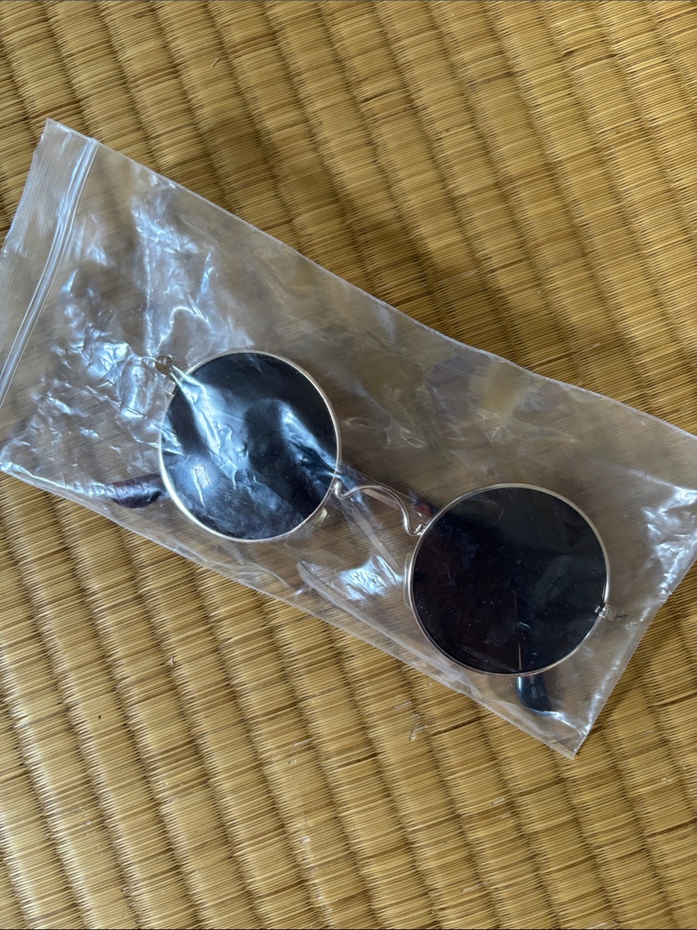 Round Black Lens Sunglasses - Minimal Metal Frame- gold frame